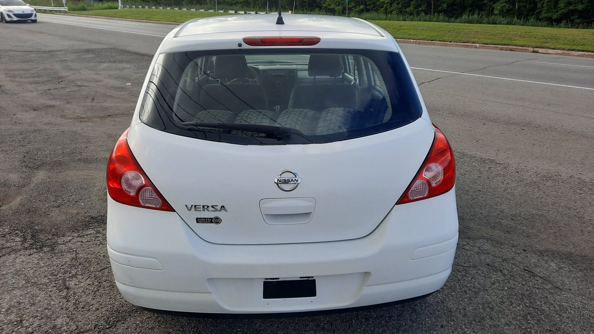 Nissan Versa 2011 - Thumbnail 3