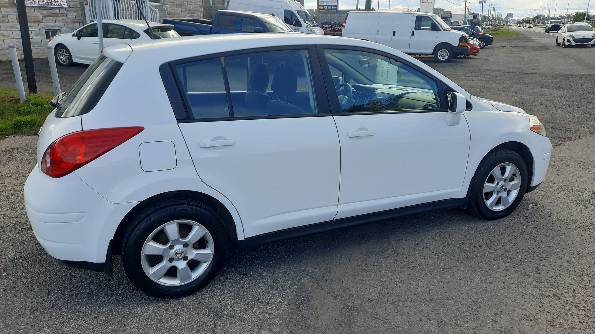 Nissan Versa 2011 - Thumbnail 4